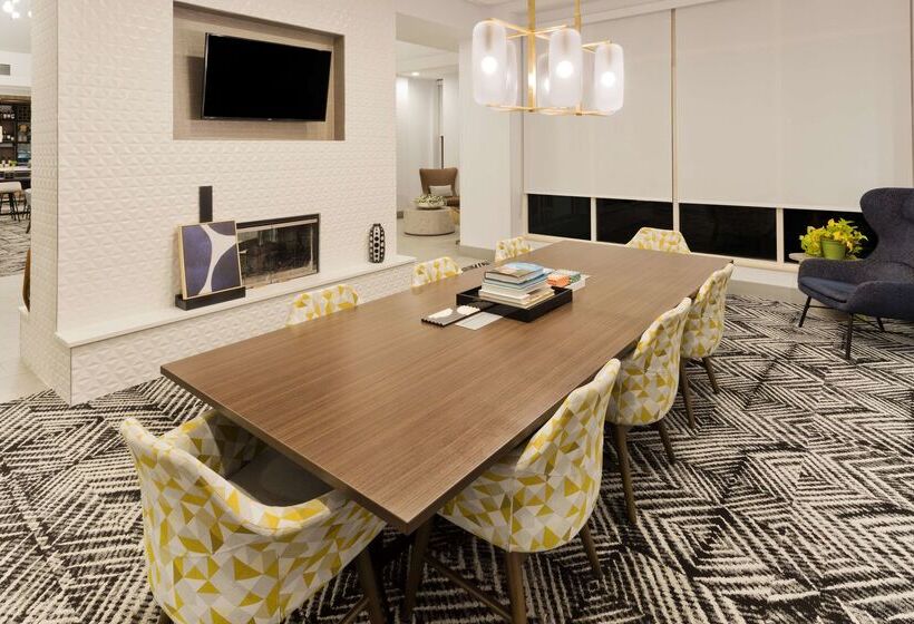 בית מלון כפרי Hilton Garden Inn Birmingham/lakeshore Drive