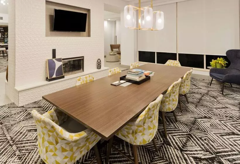 هتل Hilton Garden Inn Birmingham/lakeshore Drive