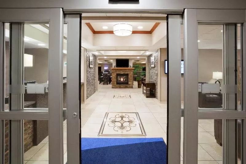 Отель Holiday Inn Express & Suites Aberdeen, An Ihg