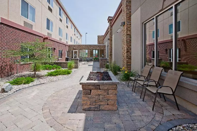 Отель Holiday Inn Express & Suites Aberdeen, An Ihg