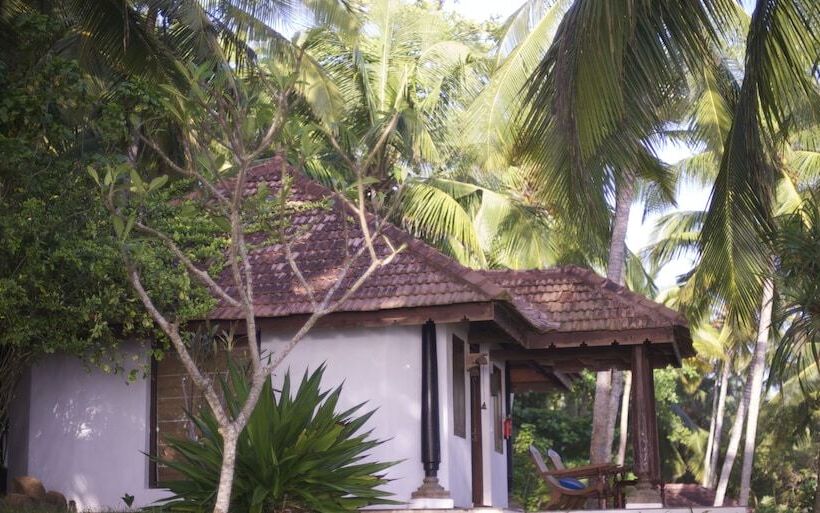 Отель Niraamaya Wellness Retreats, Surya Samudra, Kovalam