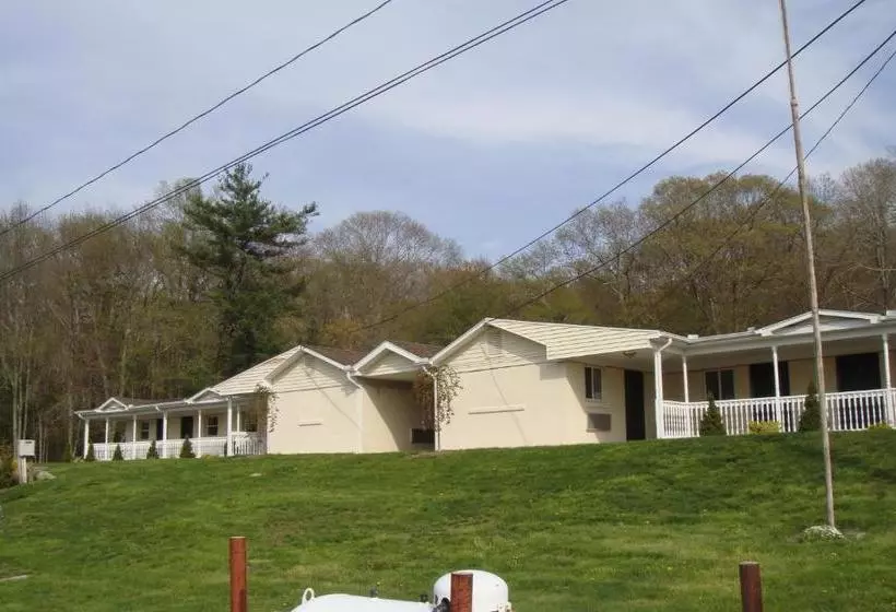 酒店 Passport Inn & Suites Chaplin