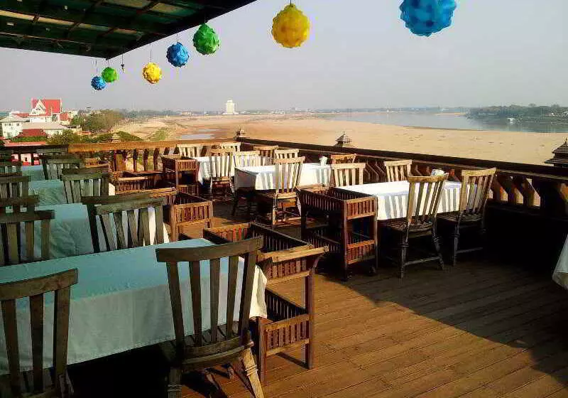 Hotelli Seng Tawan Riverside