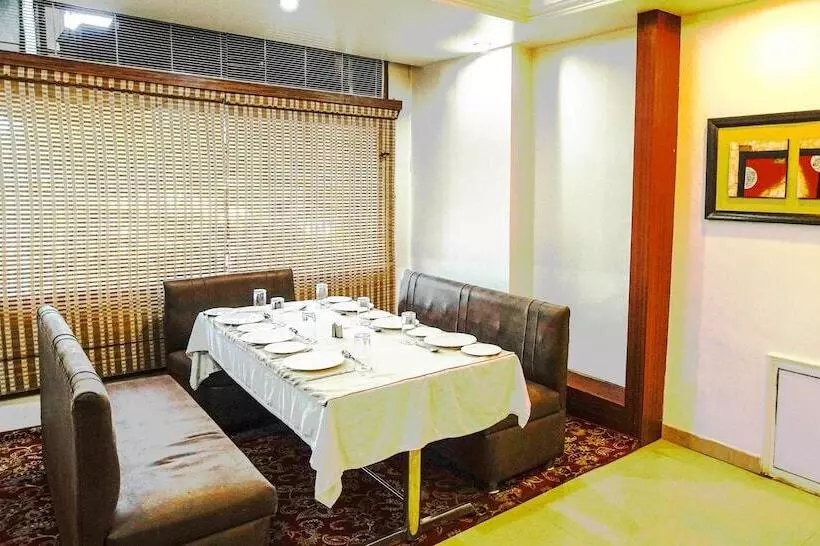 فندق Subash International