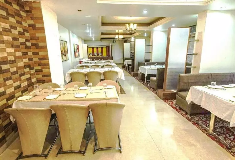 فندق Subash International