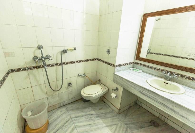 Отель Subash International