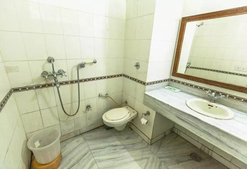 فندق Subash International