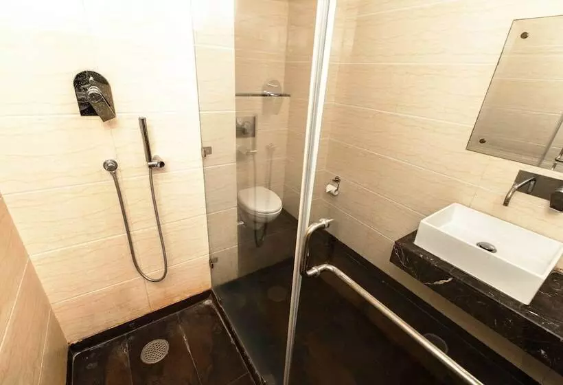 فندق Subash International