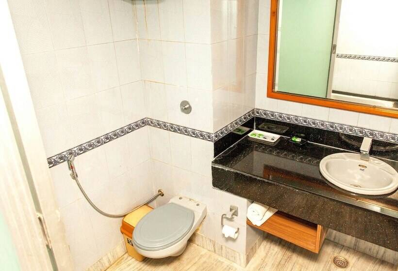 Отель Subash International