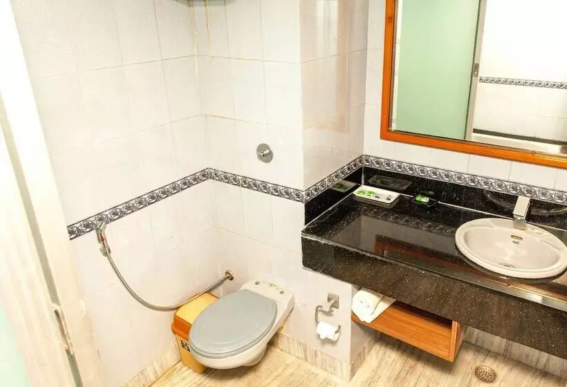 فندق Subash International