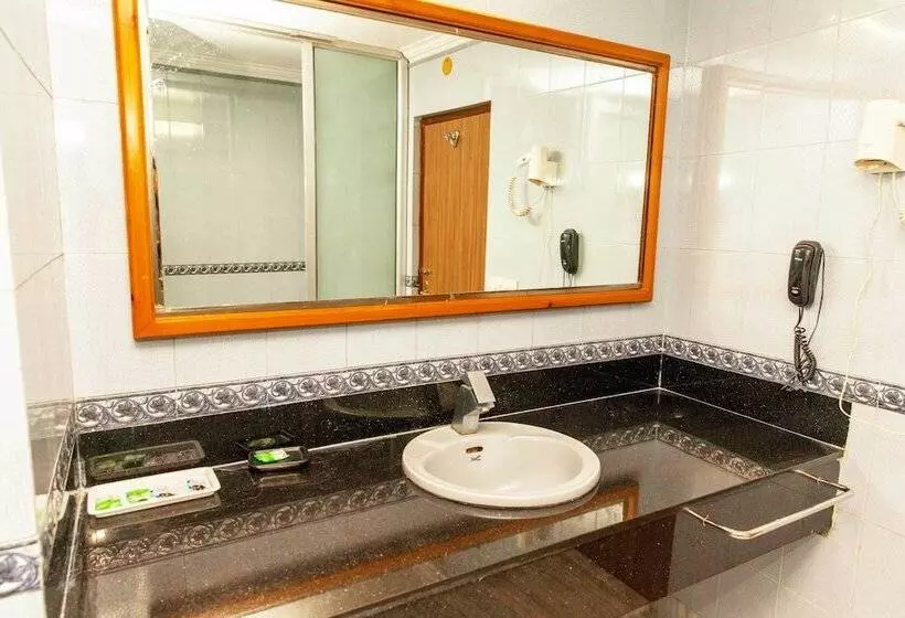 فندق Subash International