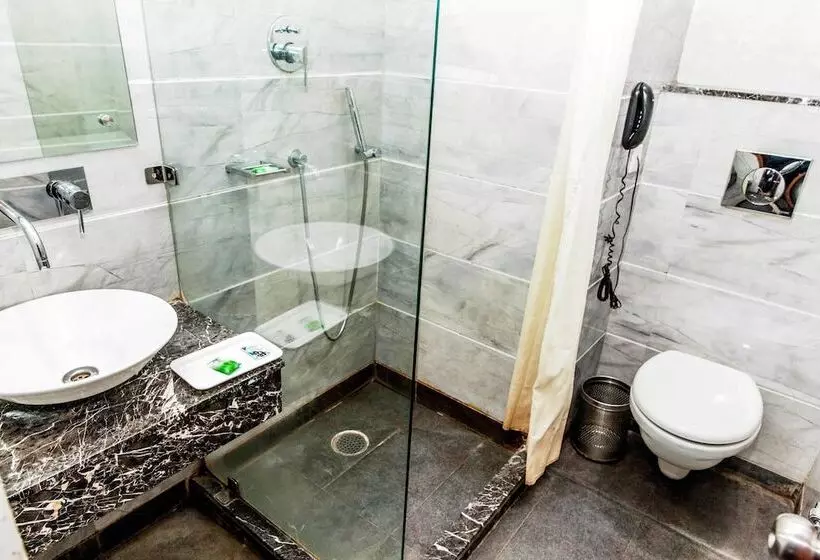 فندق Subash International