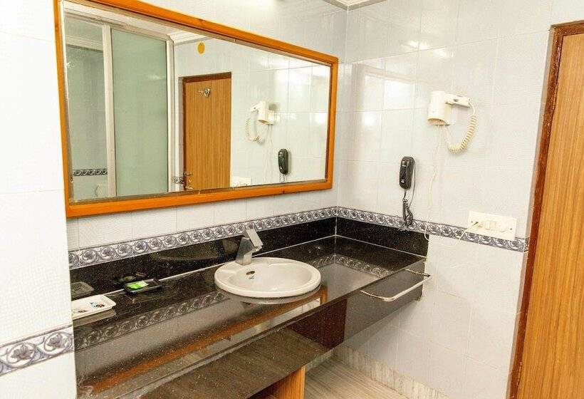 Отель Subash International