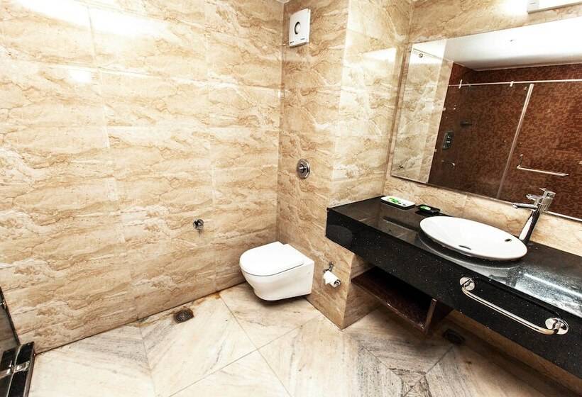 Отель Subash International