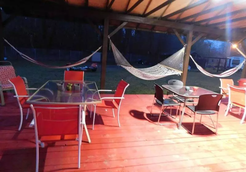 فندق على الطريق Packwood Inn