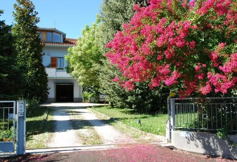 Aamiaismajoitus (B&B) Bianco Nuvola