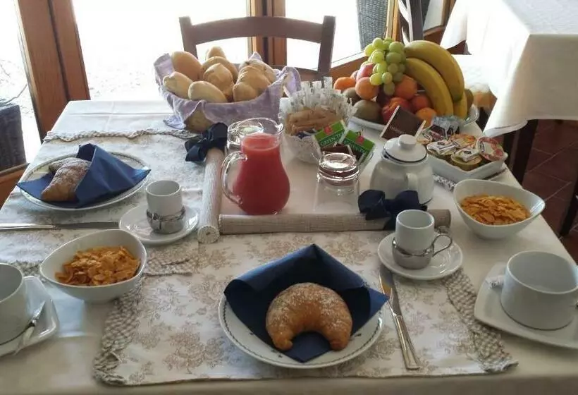 تختخواب و صبحانه La Noghera