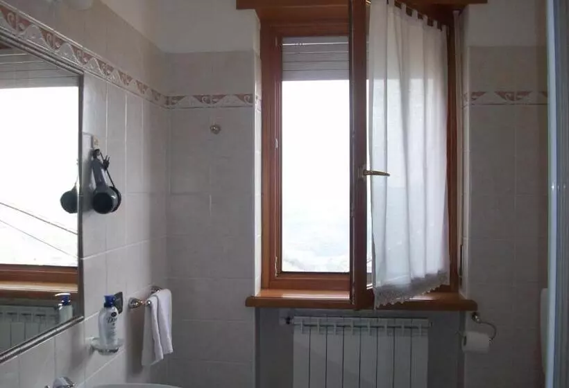 ホテル Agriturismo Finestre Di Langa