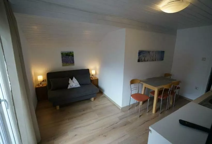 ホテル Appartement Lahngut
