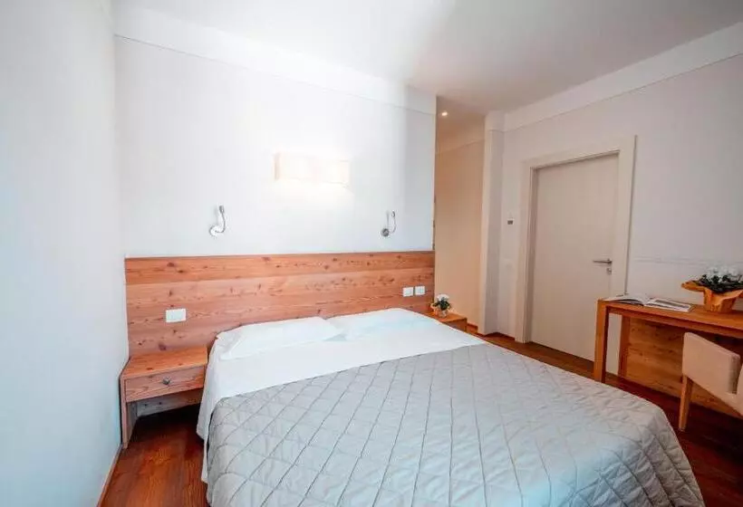 ホテル Garnì Vecchio Comune