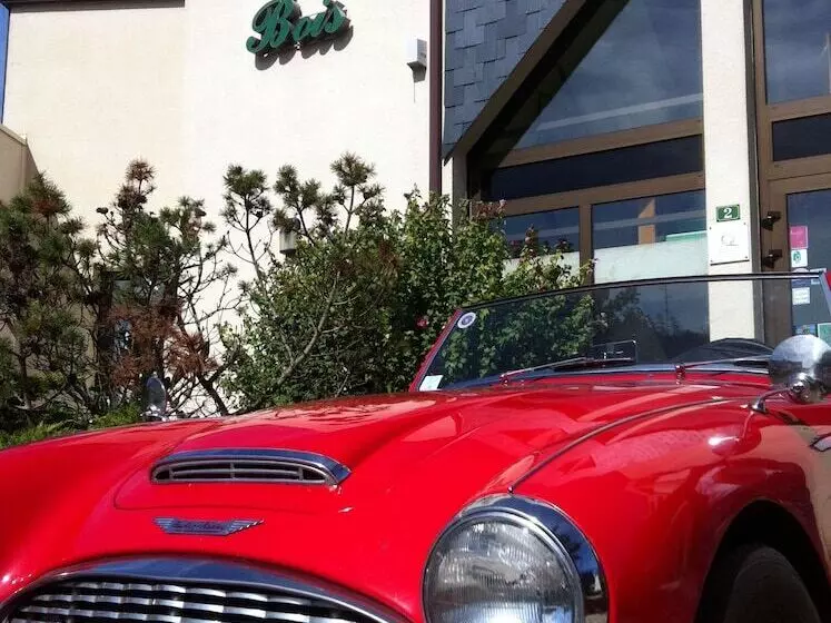 Logis Hotel Restaurant L Orée Des Bois