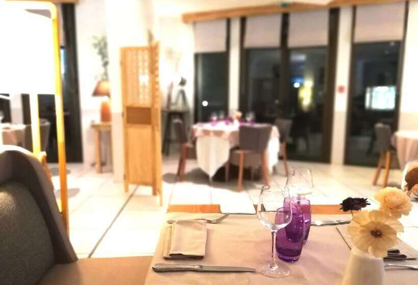 Logis Hotel Restaurant L Orée Des Bois