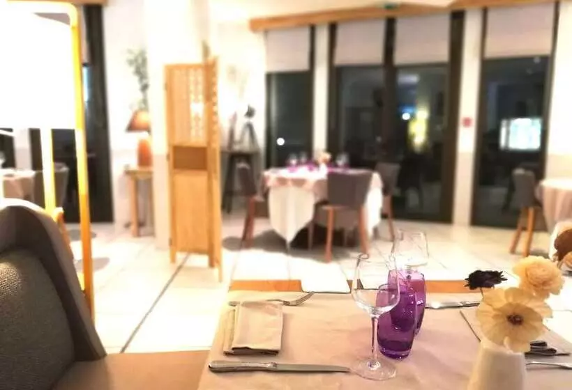 Logis Hotel Restaurant L Orée Des Bois