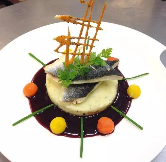 Logis Hotel Restaurant L Orée Des Bois