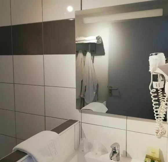 Logis Hotel Restaurant L Orée Des Bois