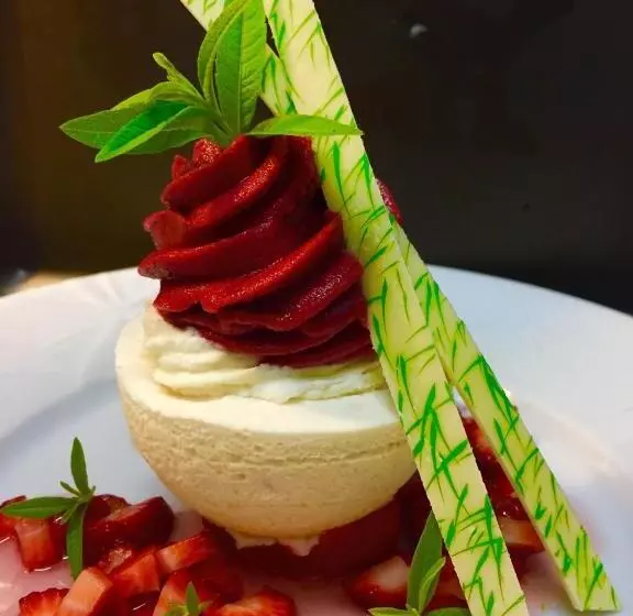 Logis Hotel Restaurant L Orée Des Bois