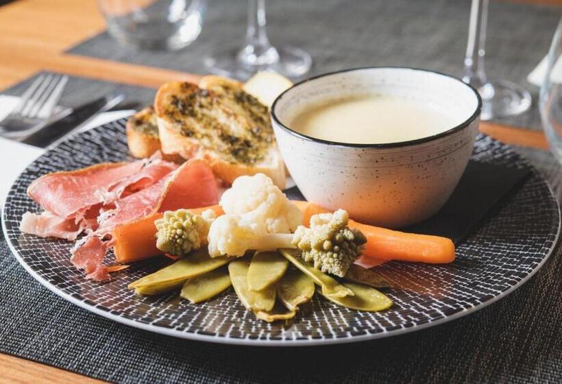 هتل Logis Le Saint Hubert