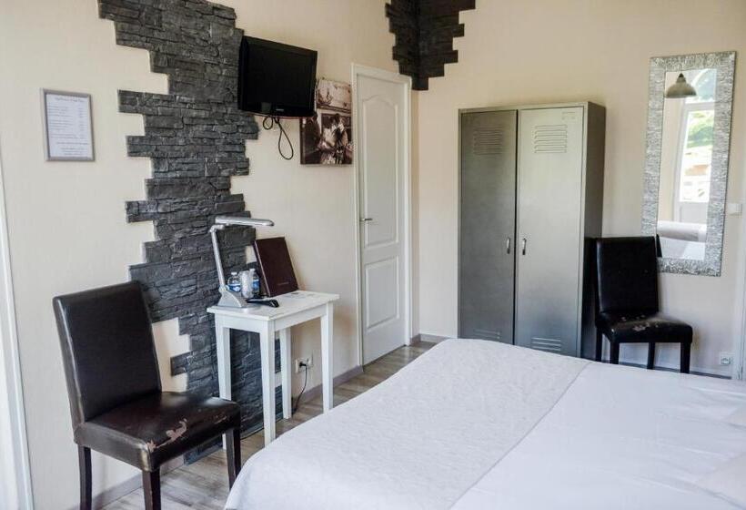 هتل Logis Le Saint Hubert