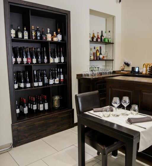 هتل Logis Le Saint Hubert