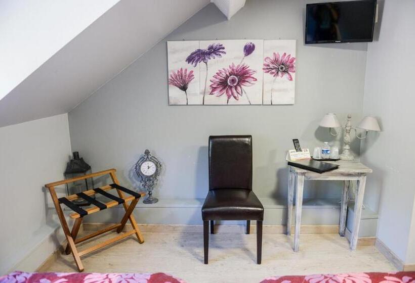 هتل Logis Le Saint Hubert