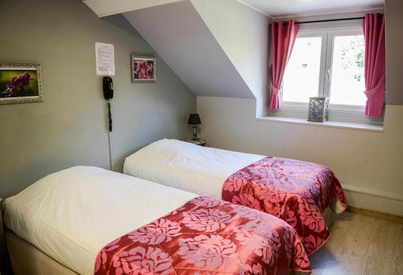 هتل Logis Le Saint Hubert