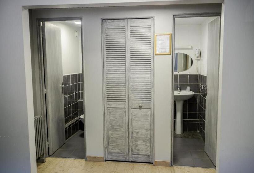 هتل Logis Le Saint Hubert