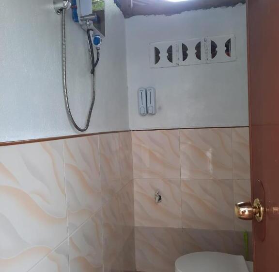 Hostel Rc Hutspot Tourist Inn