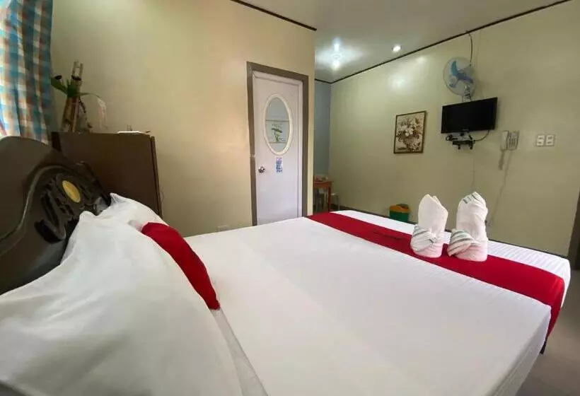 Hotelli Reddoorz Plus @ Lhexlyn Resort San Narciso