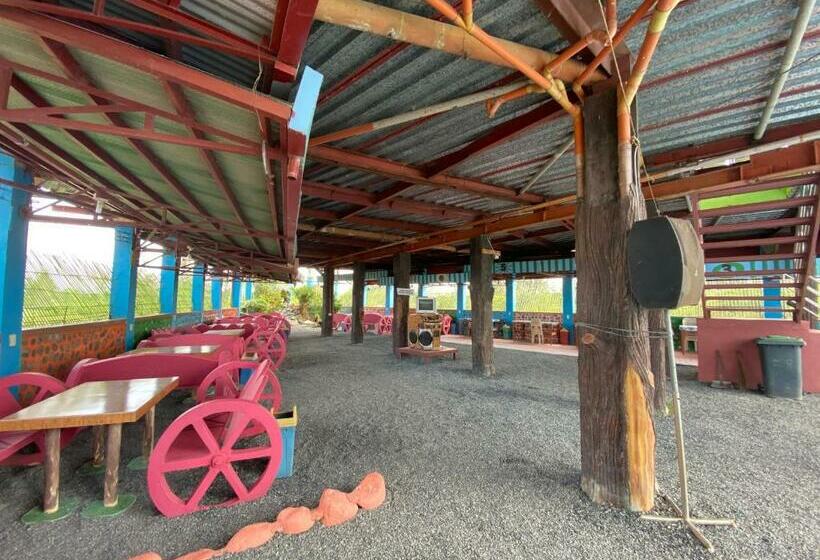 فندق Reddoorz Plus @ Lhexlyn Resort San Narciso