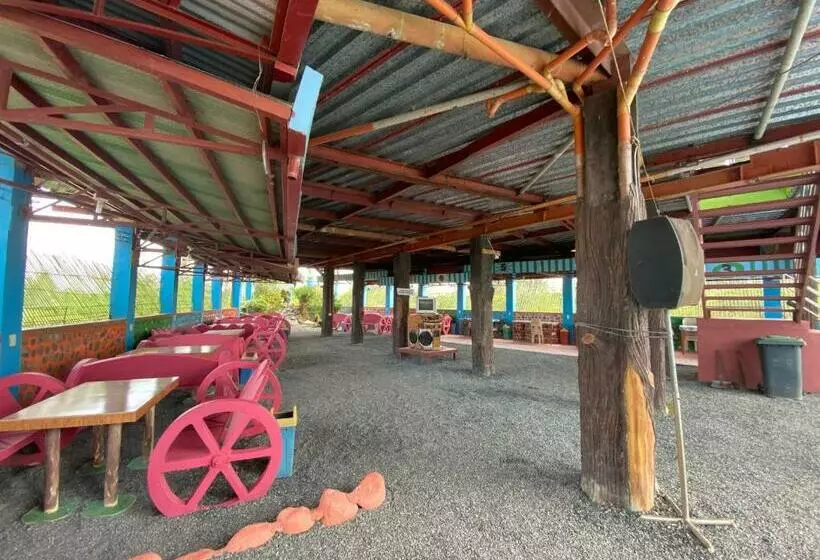 Hotelli Reddoorz Plus @ Lhexlyn Resort San Narciso