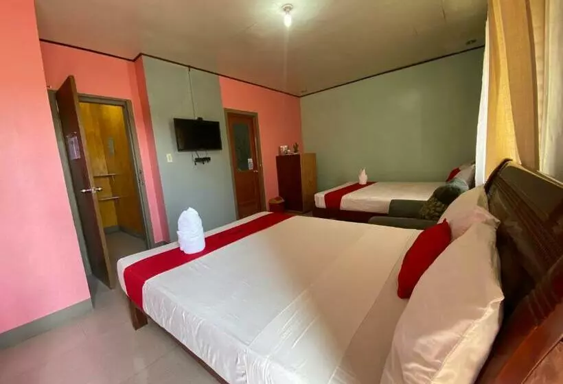 Hotelli Reddoorz Plus @ Lhexlyn Resort San Narciso