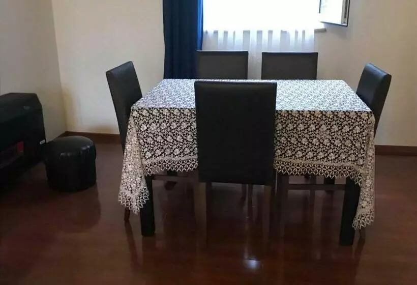 پانسیون Lela's Guest House