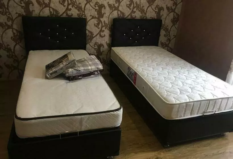 پانسیون Lela's Guest House