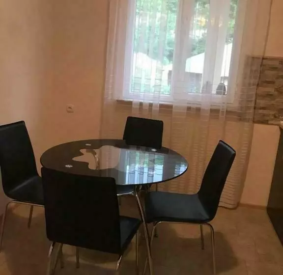 پانسیون Lela's Guest House