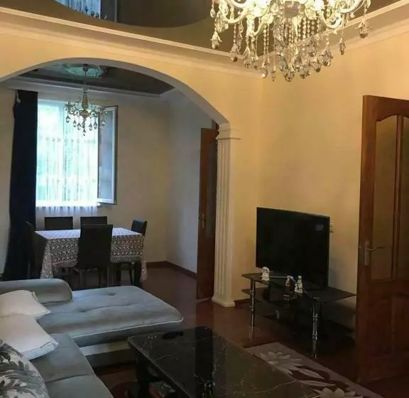 پانسیون Lela's Guest House