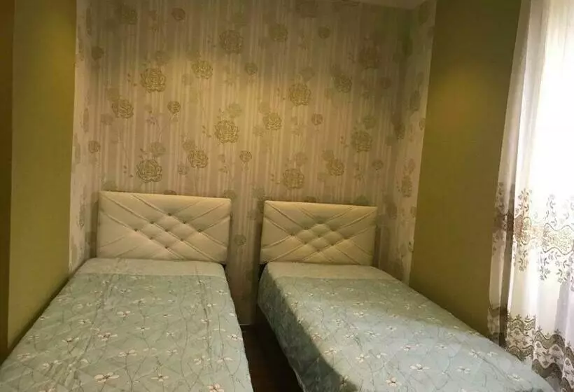 پانسیون Lela's Guest House