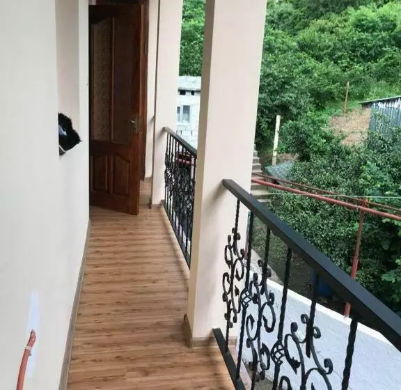 پانسیون Lela's Guest House