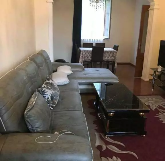 پانسیون Lela's Guest House