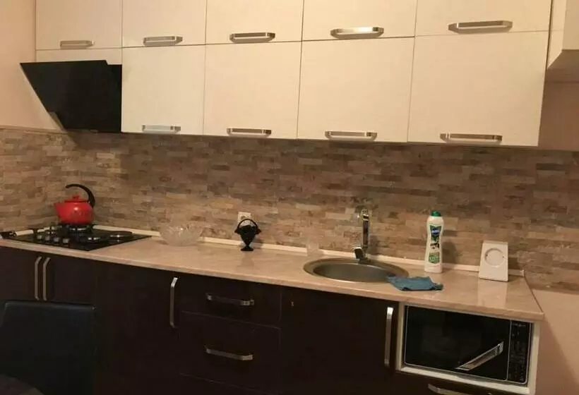 پانسیون Lela's Guest House