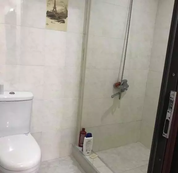 پانسیون Lela's Guest House